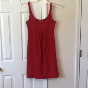Sleeveless dress with pockets